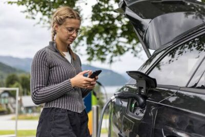 Seguros para coches eléctricos e híbridos: Cobertura de baterías y cables
